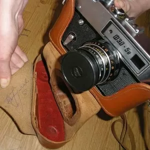 Автограф А.Пугачевой на чехле фотоаппарата ФЕД