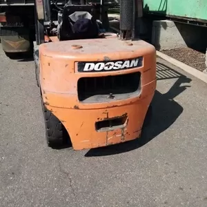 Вилочный дизельный автопогрузчик Doosan D30G г/п 3 тонн