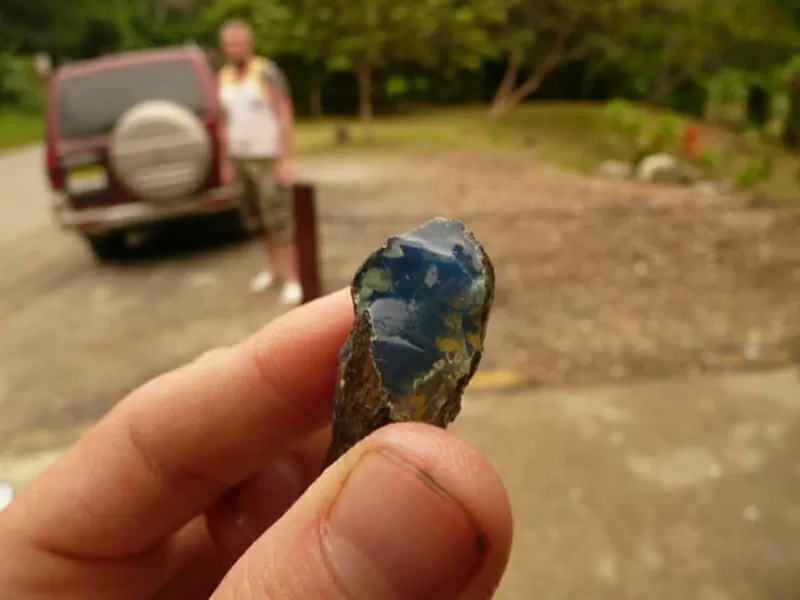 Добыча голубого янтаря в Доминикане 2
