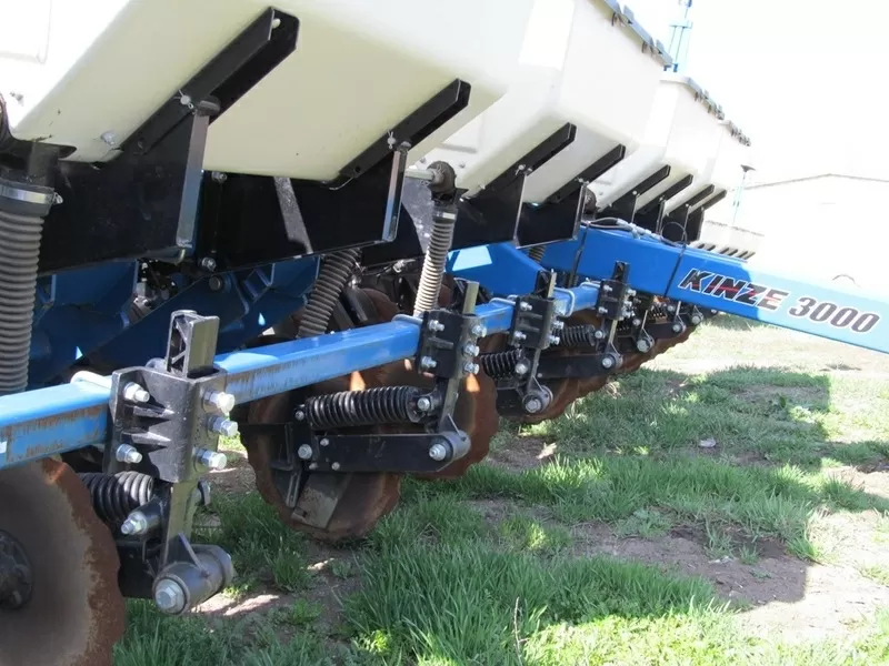 Сеялка пропашная KINZE 3000,  8-рядная,  б/У,  2012 года выпуска 4