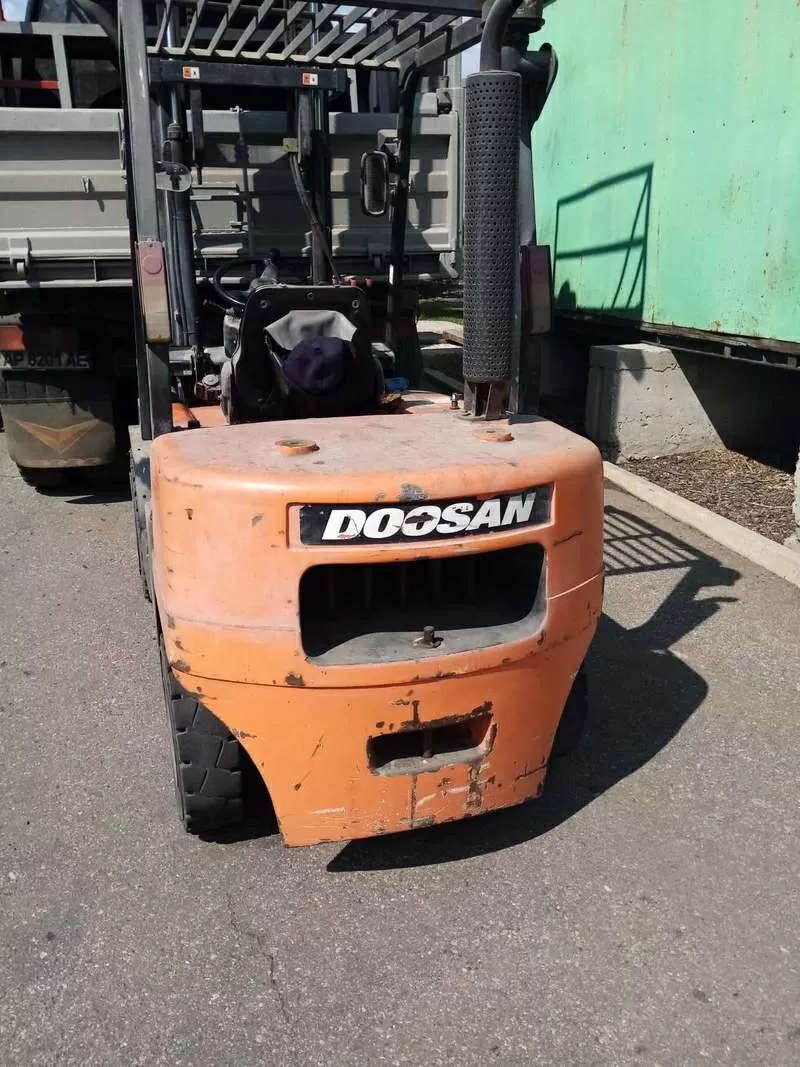 Вилочный дизельный автопогрузчик Doosan D30G г/п 3 тонн